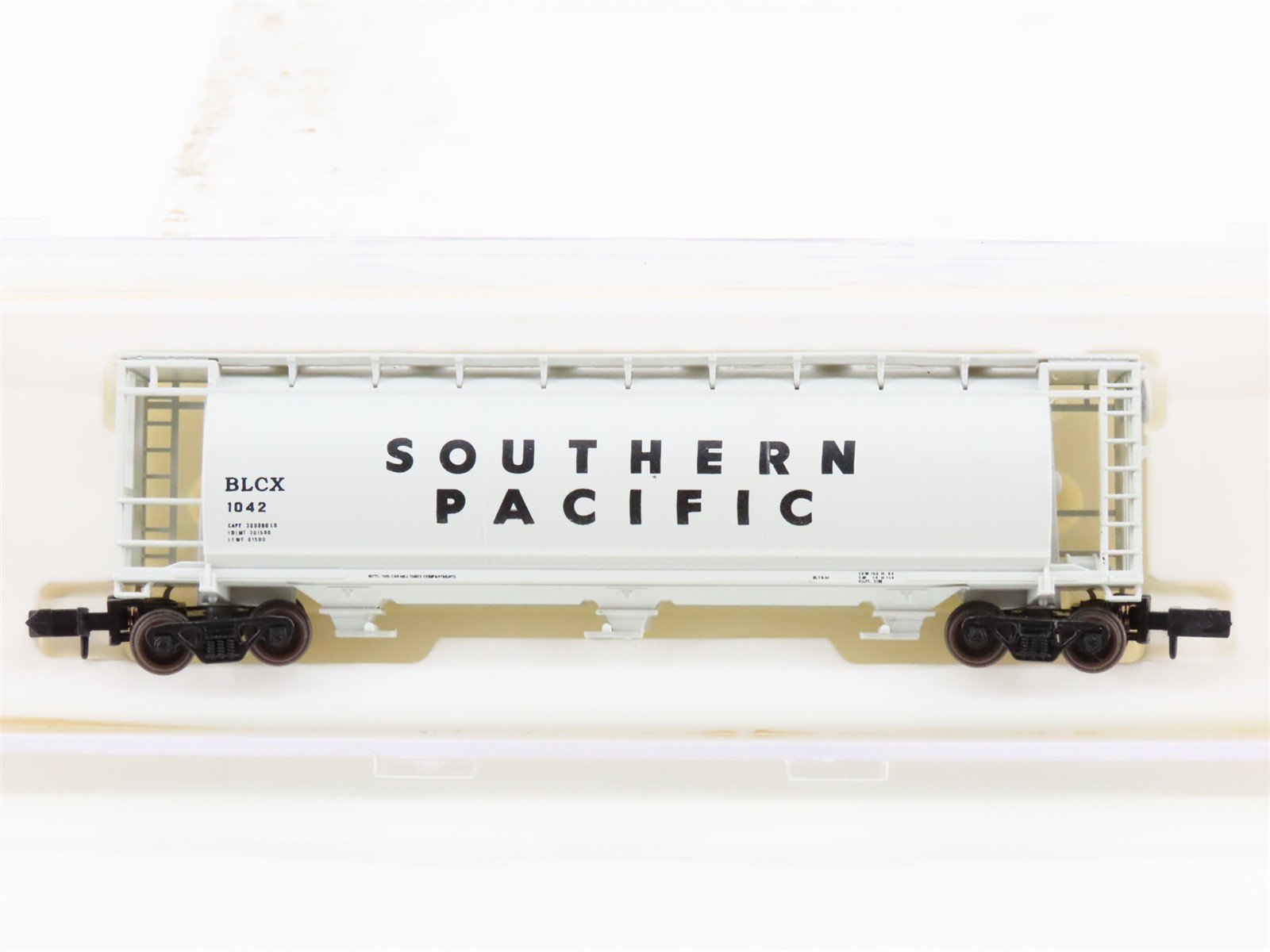 N Scale Delaware Valley BLCX Southern Pacific 3-Bay Cylindrical Hopper #1042