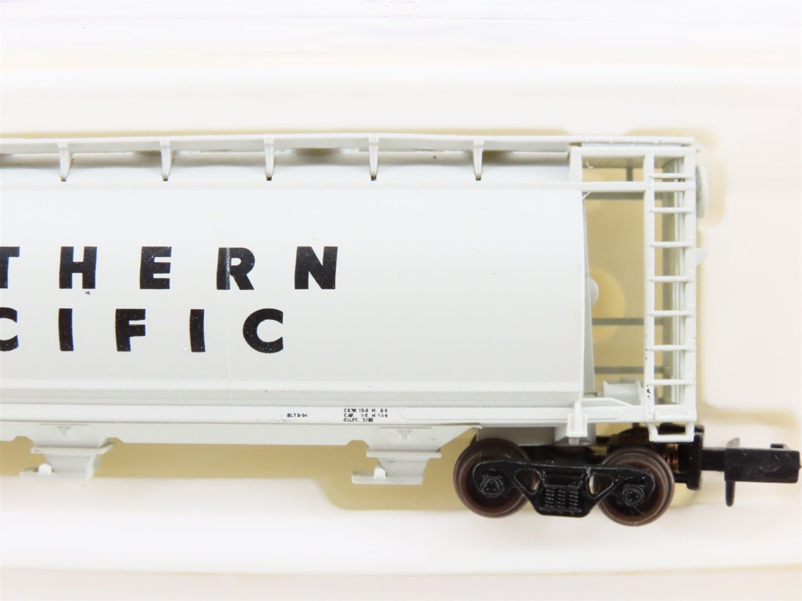 N Scale Delaware Valley BLCX Southern Pacific 3-Bay Cylindrical Hopper #1042