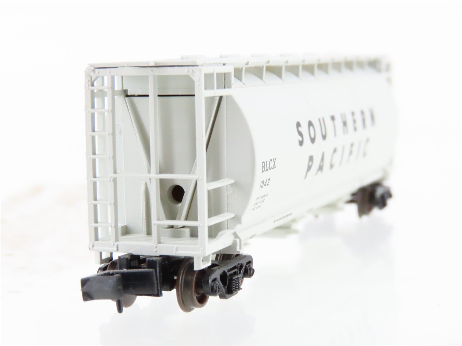 N Scale Delaware Valley BLCX Southern Pacific 3-Bay Cylindrical Hopper #1042