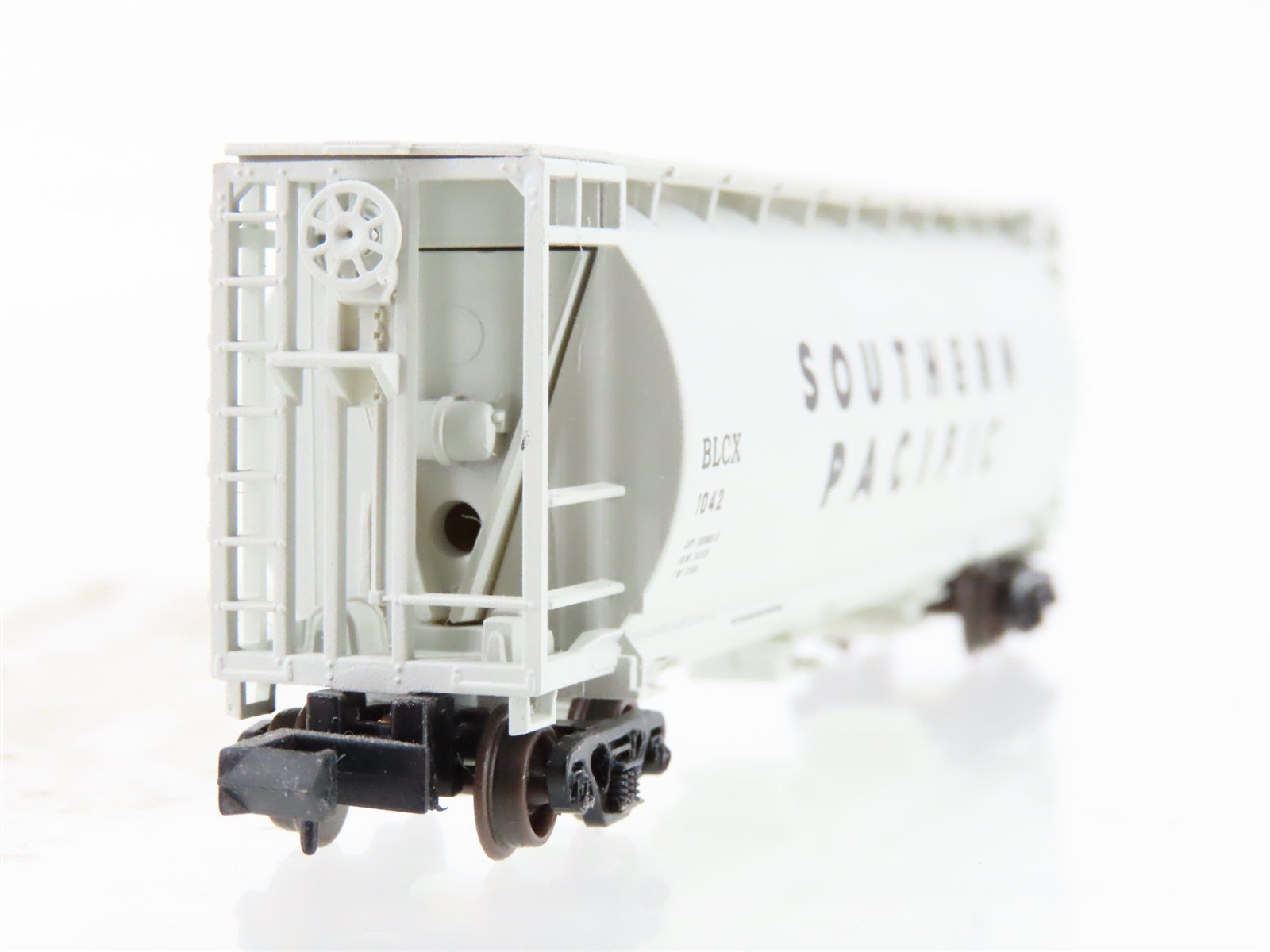 N Scale Delaware Valley BLCX Southern Pacific 3-Bay Cylindrical Hopper #1042