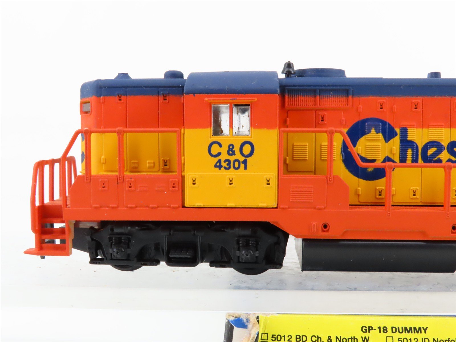 HO Scale AHM 5012KD C&O Chessie System EMD GP18 Diesel #4301 - Unpowered