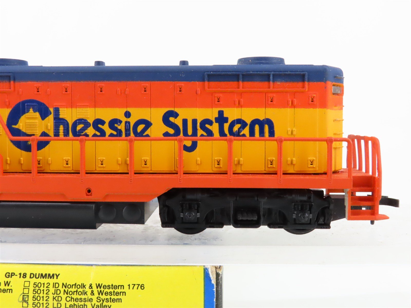 HO Scale AHM 5012KD C&O Chessie System EMD GP18 Diesel #4301 - Unpowered