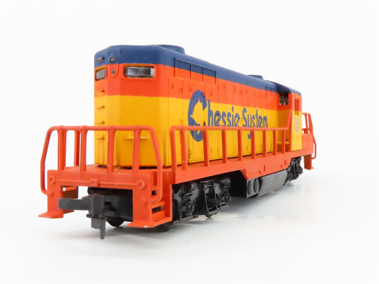 HO Scale AHM 5012KD C&O Chessie System EMD GP18 Diesel #4301 - Unpowered