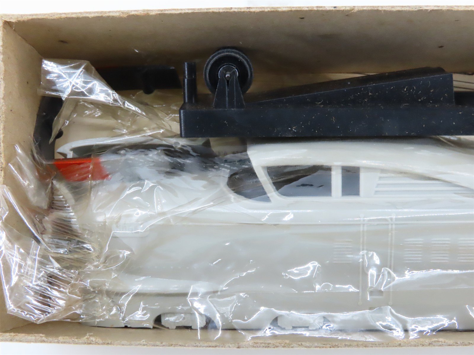 HO Scale Varney Kit #2583 Undecorated AeroTrain Locomotive - Unpowered