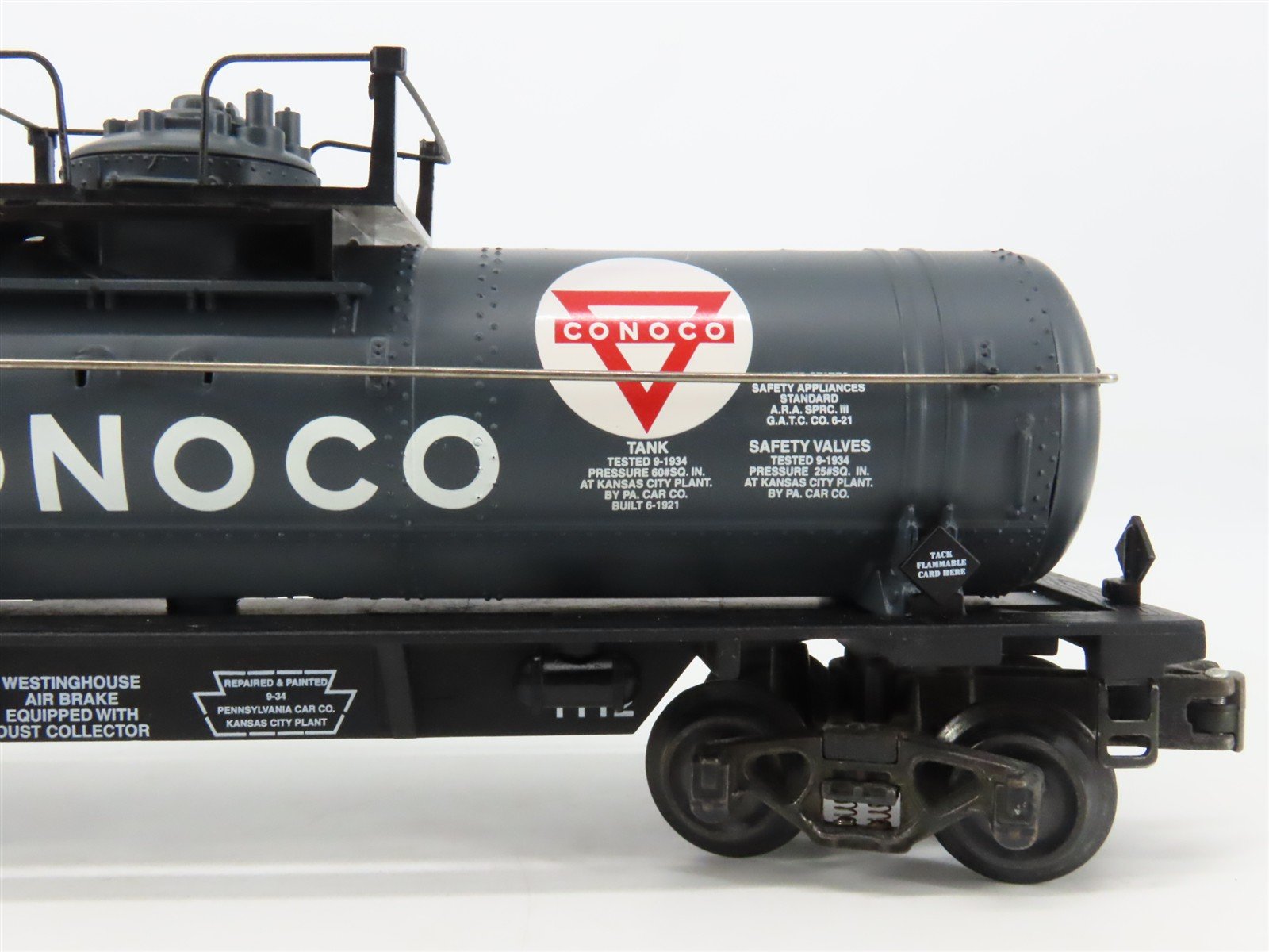 O 3-Rail K-Line K-639104 Conoco Gray Single Dome Tank Car Bank #1112 w/ Display