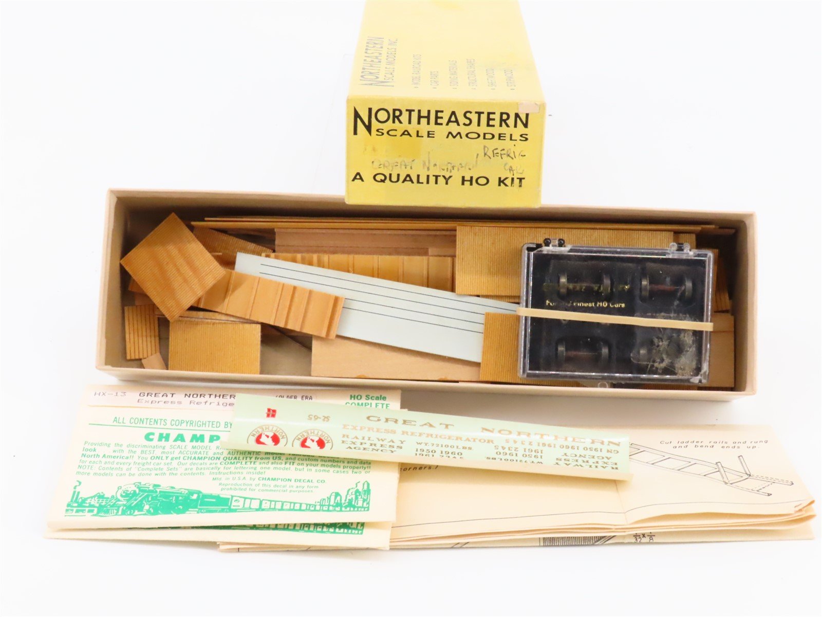 HO Scale Northeastern Craftsman Kit Undecorated GN 50' Wood Express Reefer