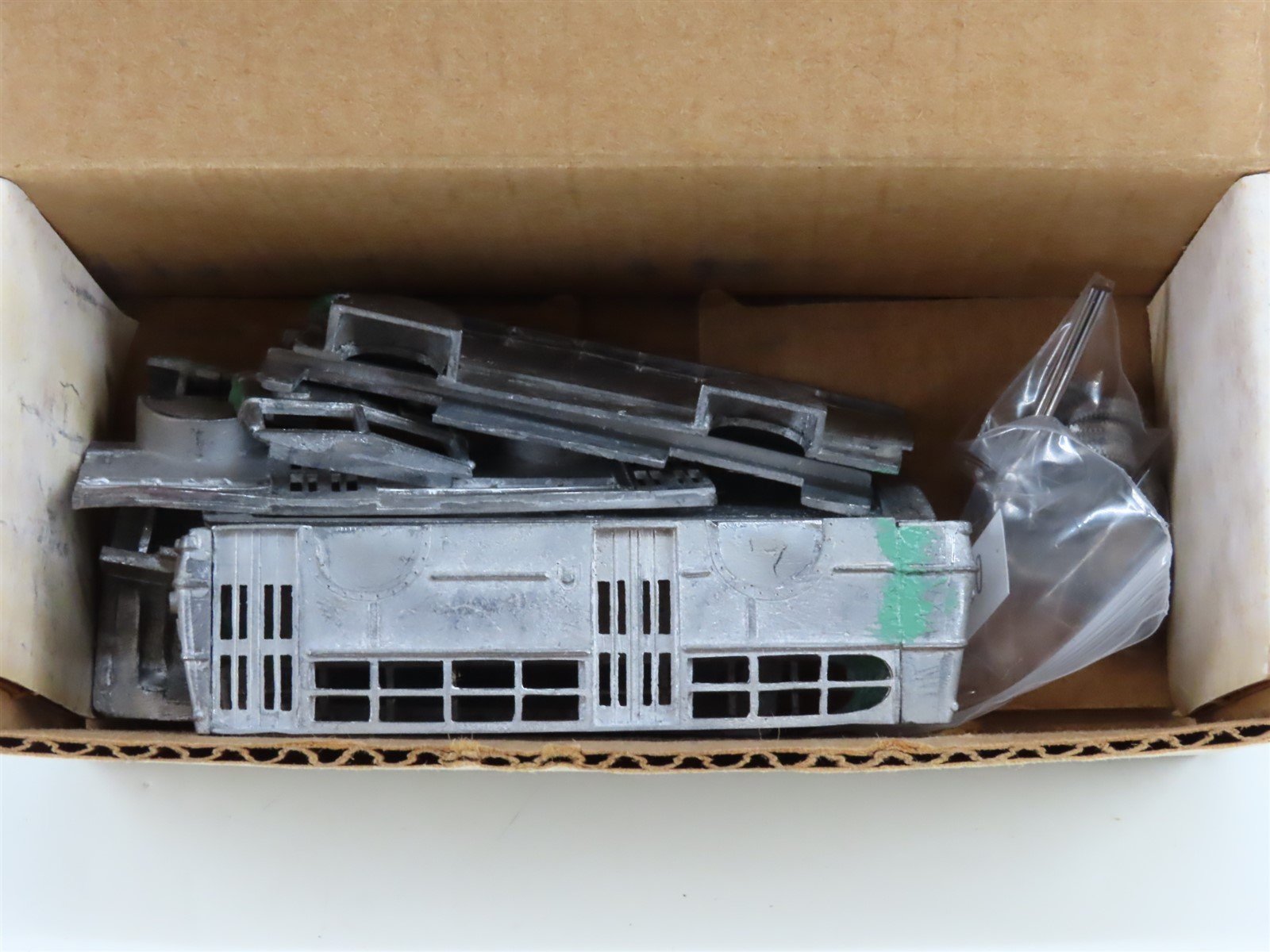 HO 1/87 Scale Model Traction Supply Kit #3001 Undecorated Ford 19B Bus 2-Pack