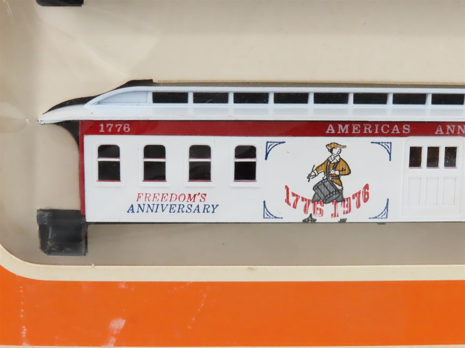 HO Scale Roundhouse Kit Bicentennial Passenger Cars 3-Pack