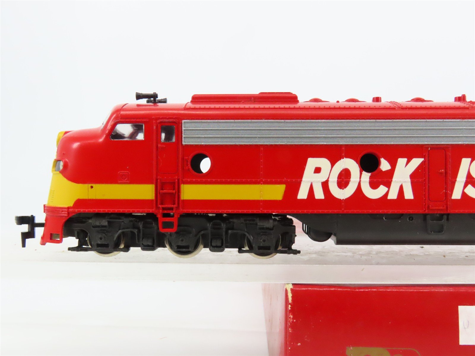 HO Scale Rivarossi RI Rock Island E8/9A Diesel Locomotive #643 UNPOWERED