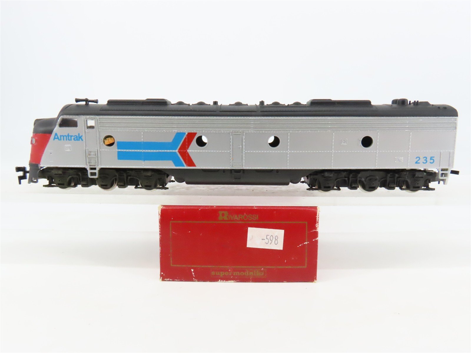 HO Scale Rivarossi Amtrak E8/9A Diesel Locomotive #235 UNPOWERED