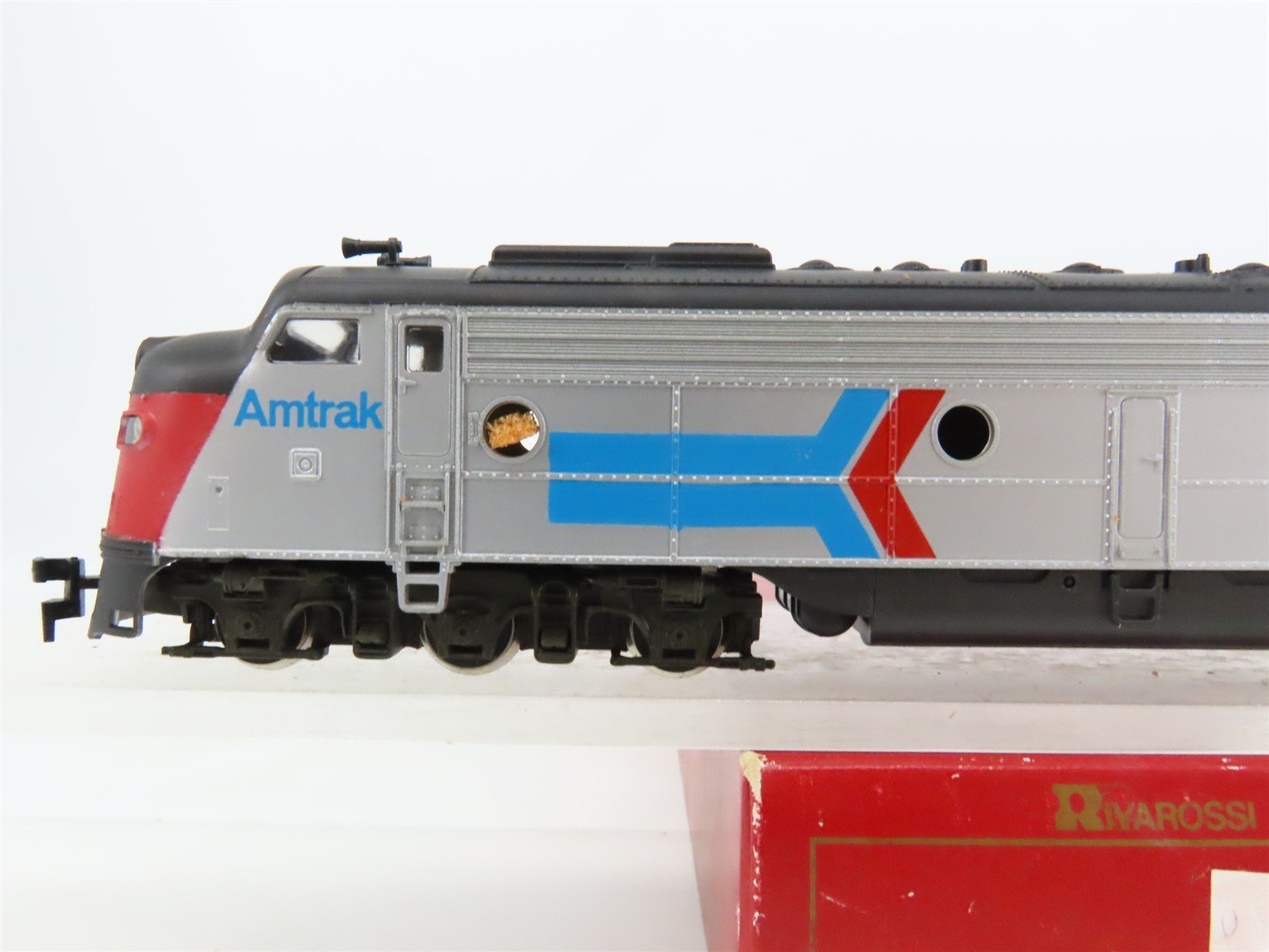 HO Scale Rivarossi Amtrak E8/9A Diesel Locomotive #235 UNPOWERED