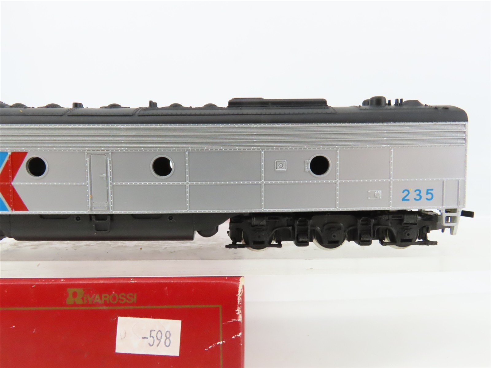 HO Scale Rivarossi Amtrak E8/9A Diesel Locomotive #235 UNPOWERED