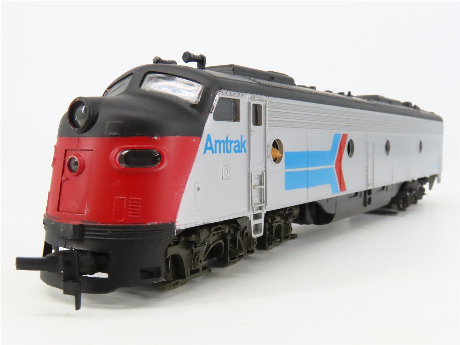 HO Scale Rivarossi Amtrak E8/9A Diesel Locomotive #235 UNPOWERED