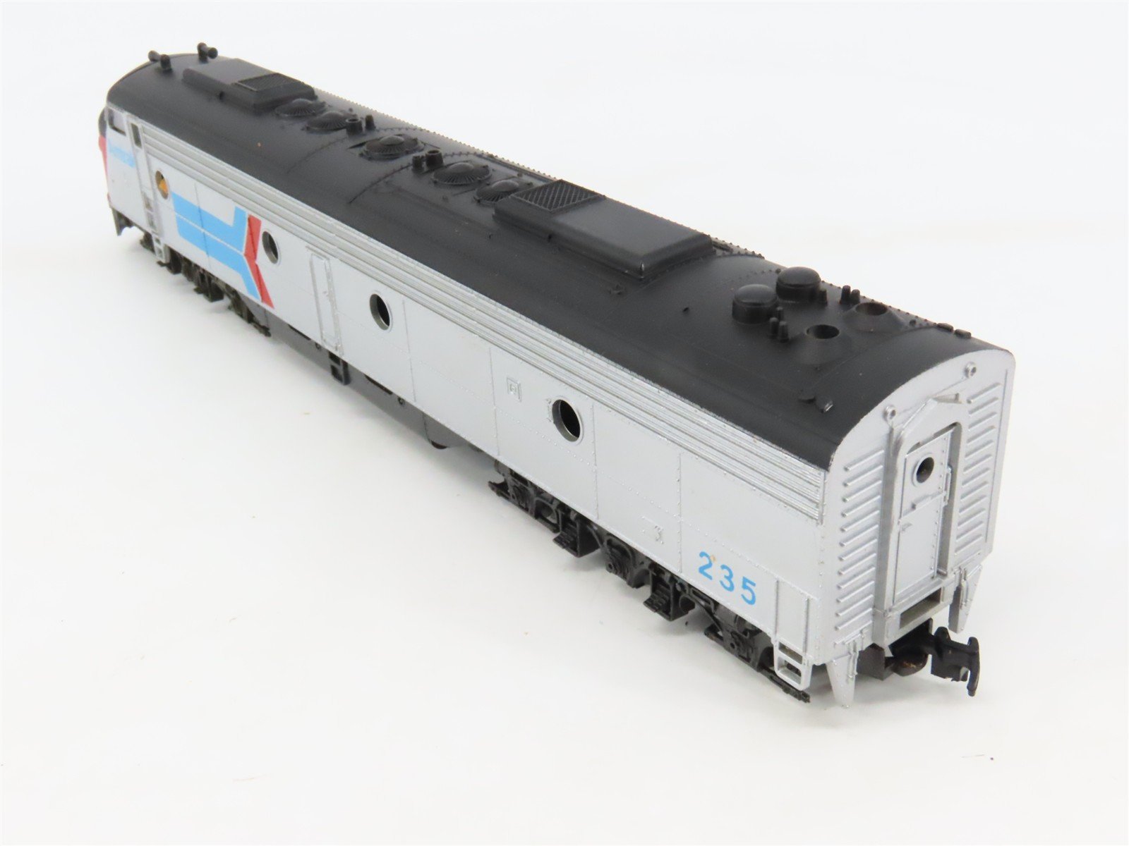HO Scale Rivarossi Amtrak E8/9A Diesel Locomotive #235 UNPOWERED