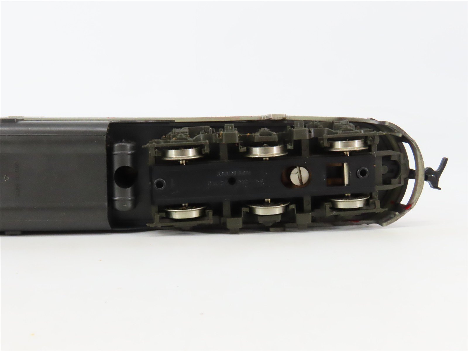 HO Scale Rivarossi Amtrak E8/9A Diesel Locomotive #235 UNPOWERED