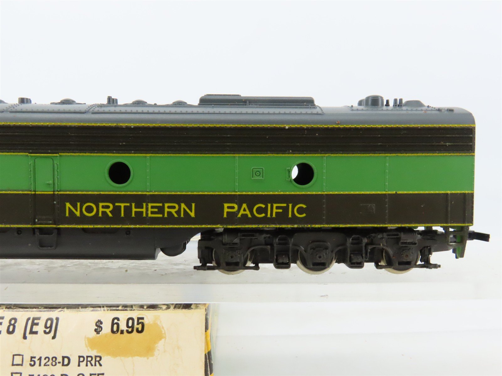 HO Scale Rivarossi NP Northern Pacific E8/9A Diesel Locomotive UNPOWERED