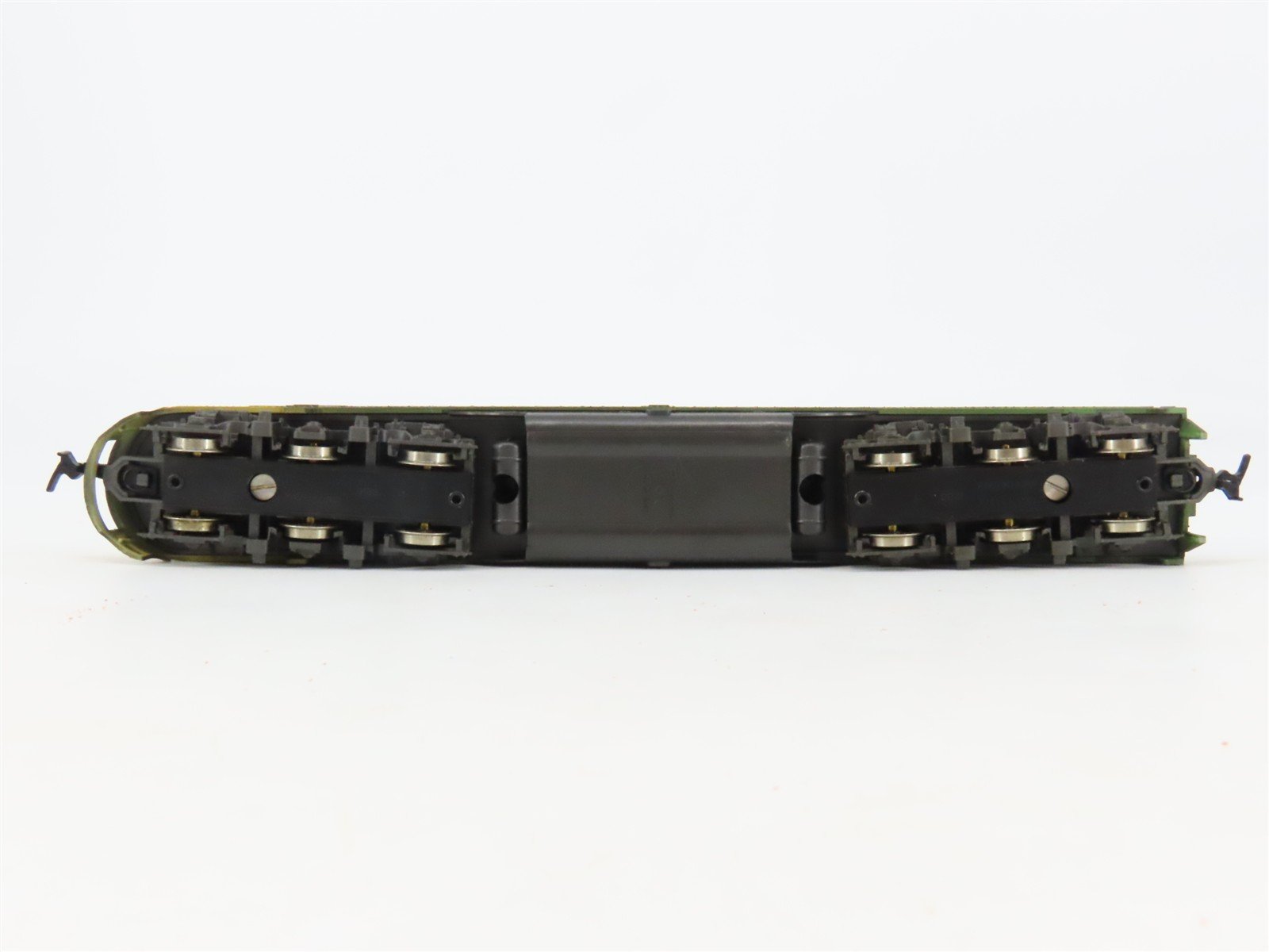 HO Scale Rivarossi NP Northern Pacific E8/9A Diesel Locomotive UNPOWERED