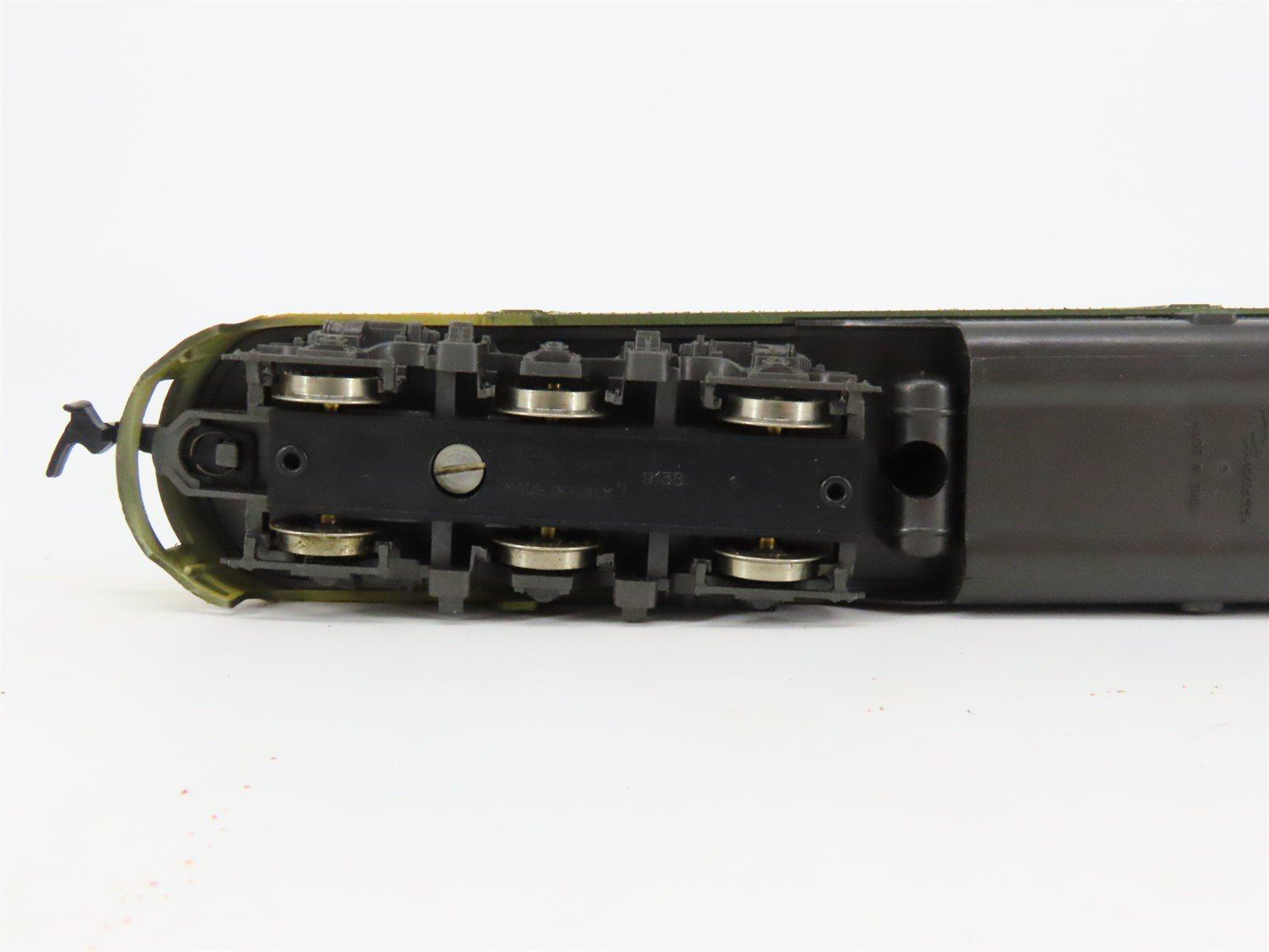 HO Scale Rivarossi NP Northern Pacific E8/9A Diesel Locomotive UNPOWERED
