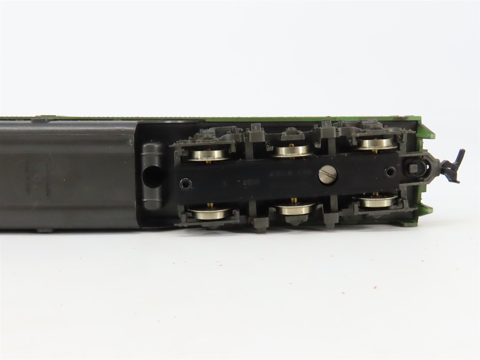 HO Scale Rivarossi NP Northern Pacific E8/9A Diesel Locomotive UNPOWERED
