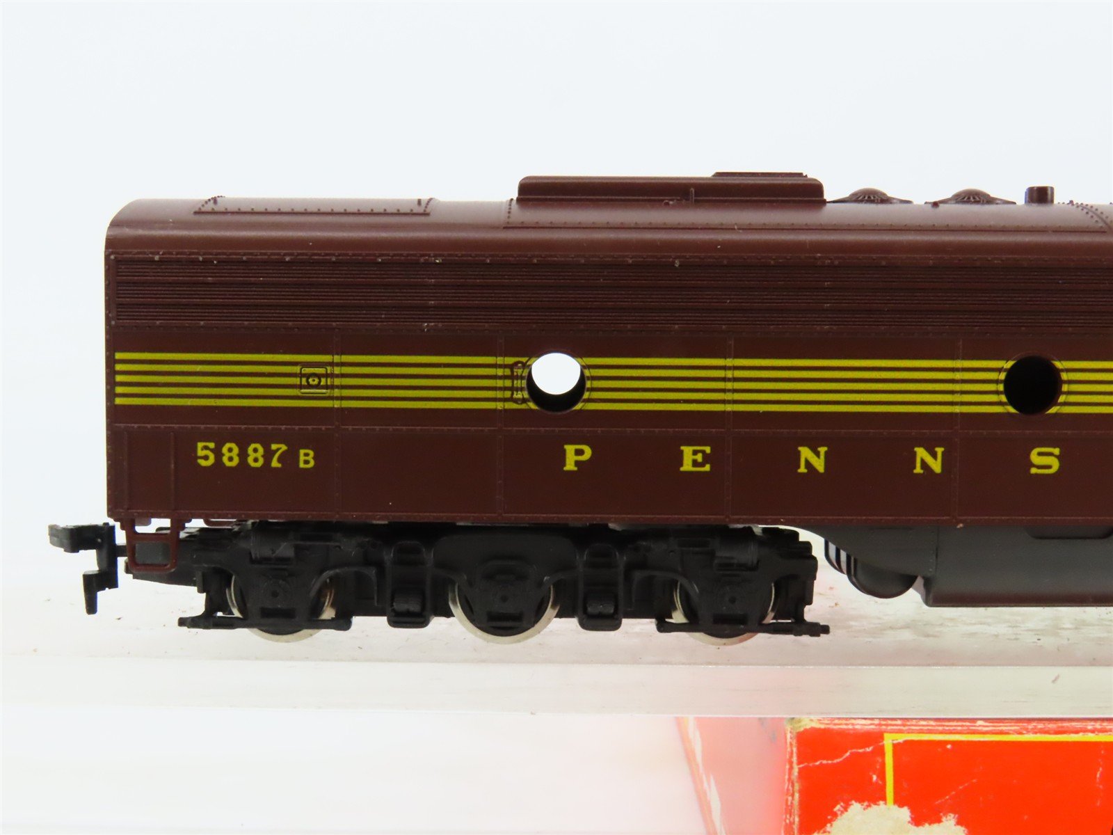 HO Scale Rivarossi PRR Pennsylvania E8B Diesel Locomotive #5887B UNPOWERED