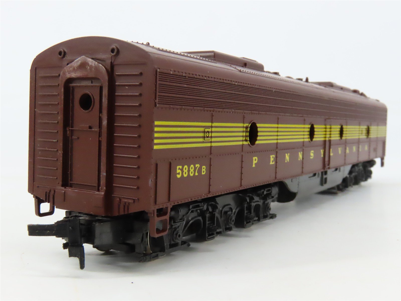 HO Scale Rivarossi PRR Pennsylvania E8B Diesel Locomotive #5887B UNPOWERED