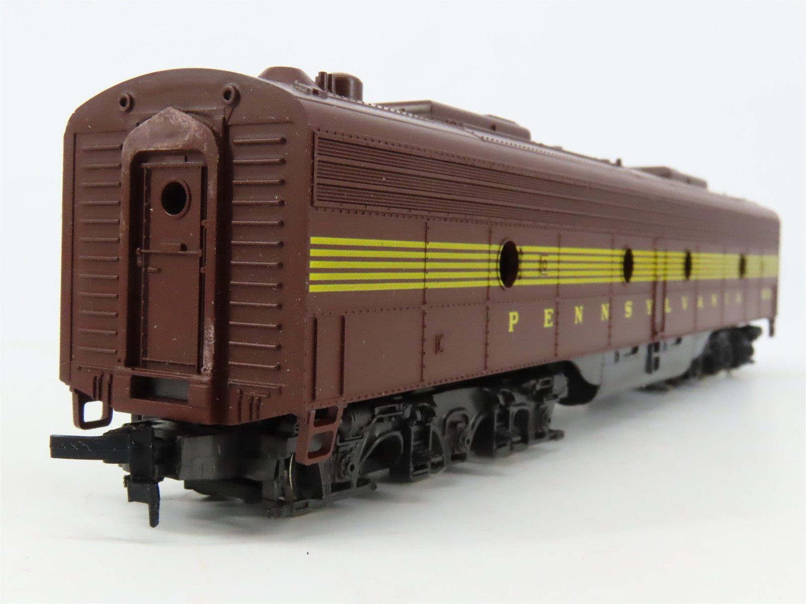 HO Scale Rivarossi PRR Pennsylvania E8B Diesel Locomotive #5887B UNPOWERED
