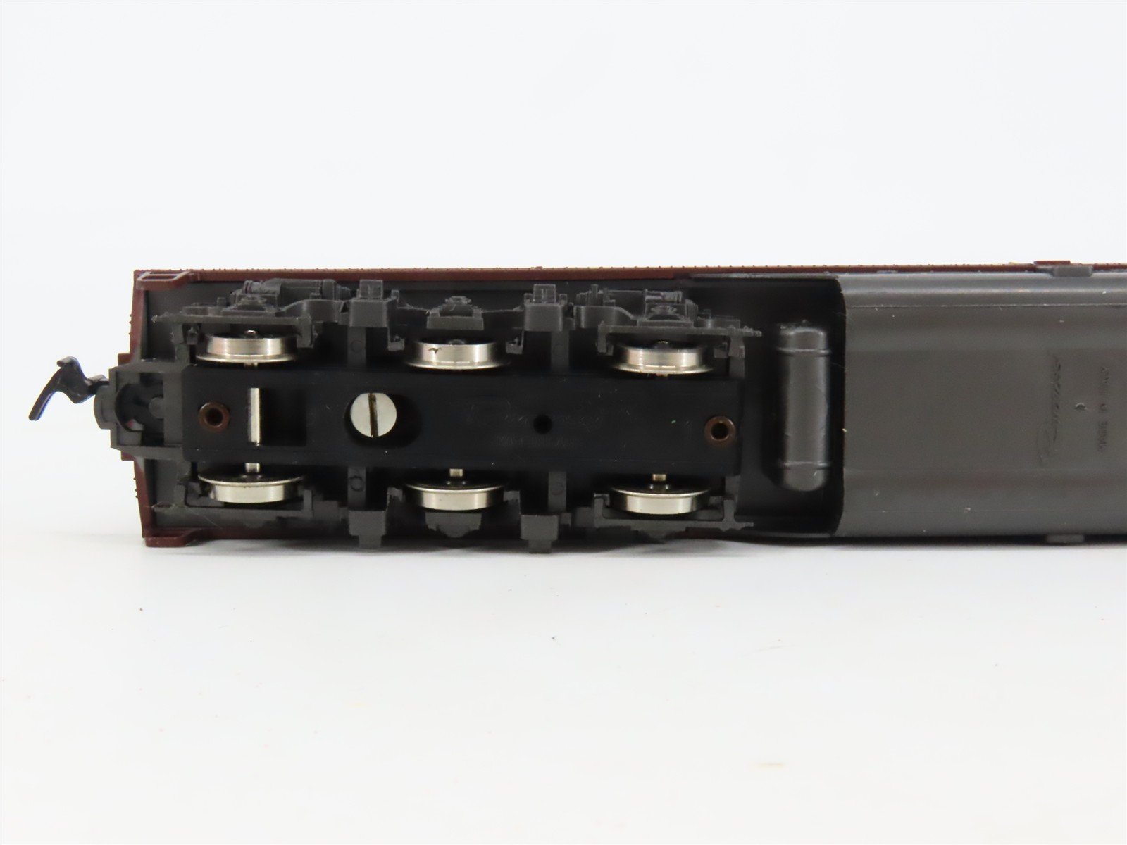 HO Scale Rivarossi PRR Pennsylvania E8B Diesel Locomotive #5887B UNPOWERED
