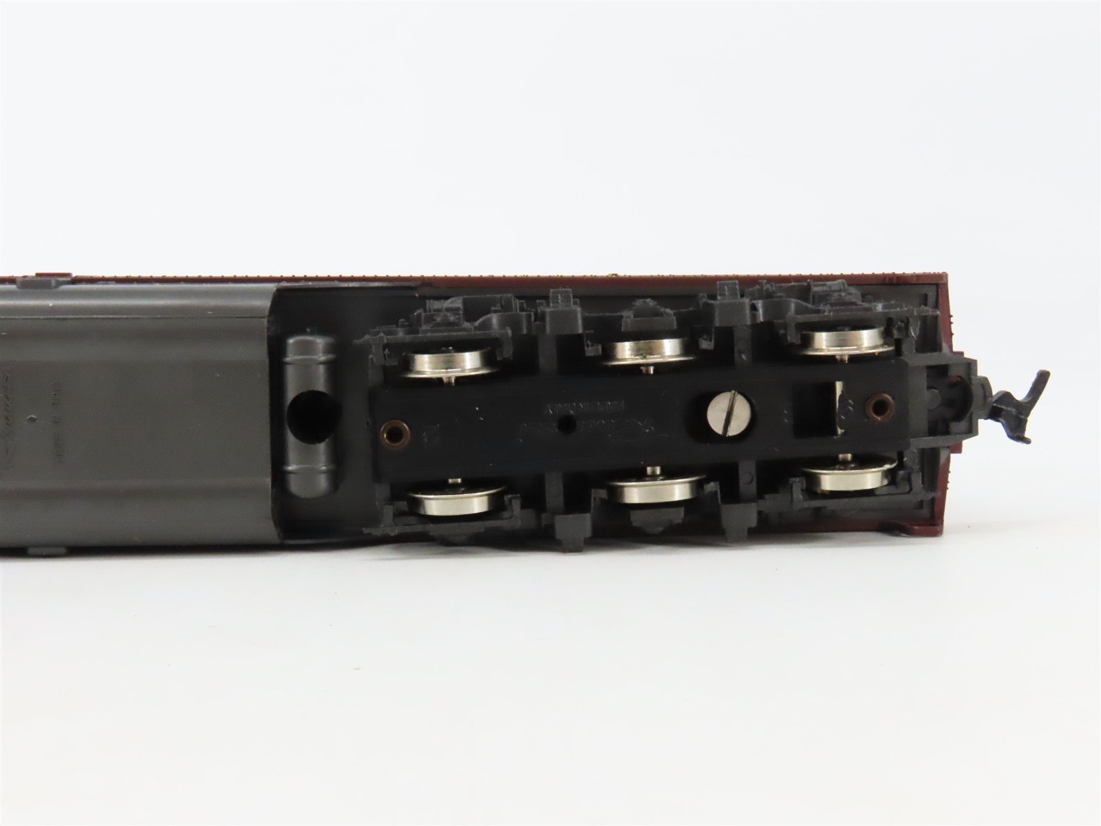 HO Scale Rivarossi PRR Pennsylvania E8B Diesel Locomotive #5887B UNPOWERED