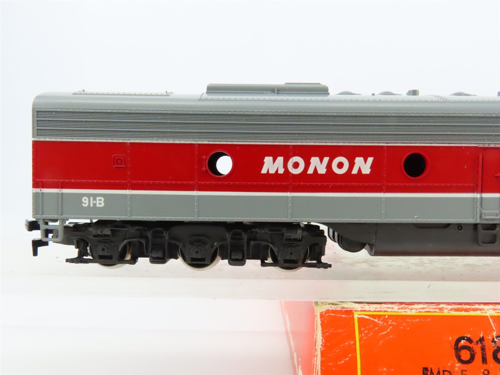 HO Scale Rivarossi 6182 CIL Monon E8B Diesel Locomotive #91-B UNPOWERED