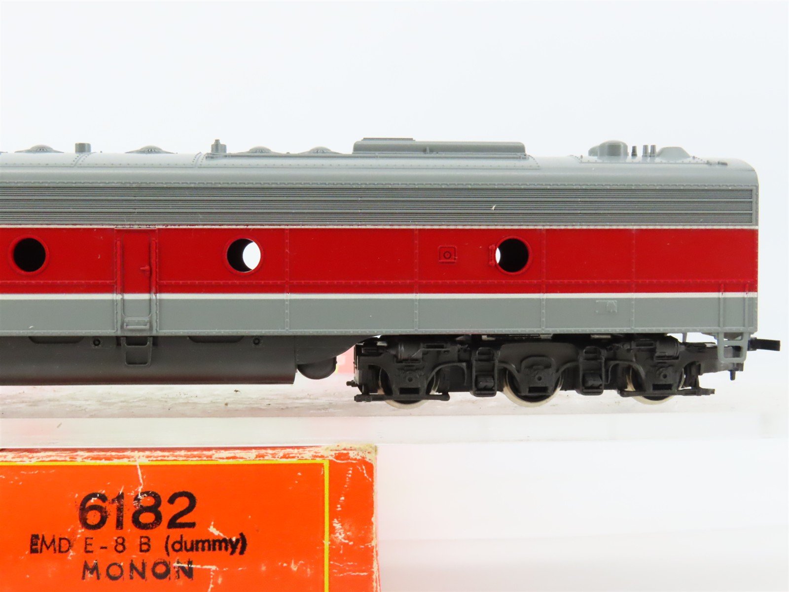 HO Scale Rivarossi 6182 CIL Monon E8B Diesel Locomotive #91-B UNPOWERED