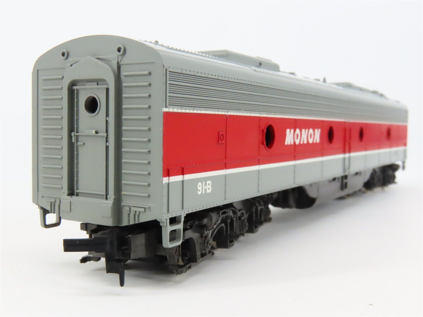 HO Scale Rivarossi 6182 CIL Monon E8B Diesel Locomotive #91-B UNPOWERED