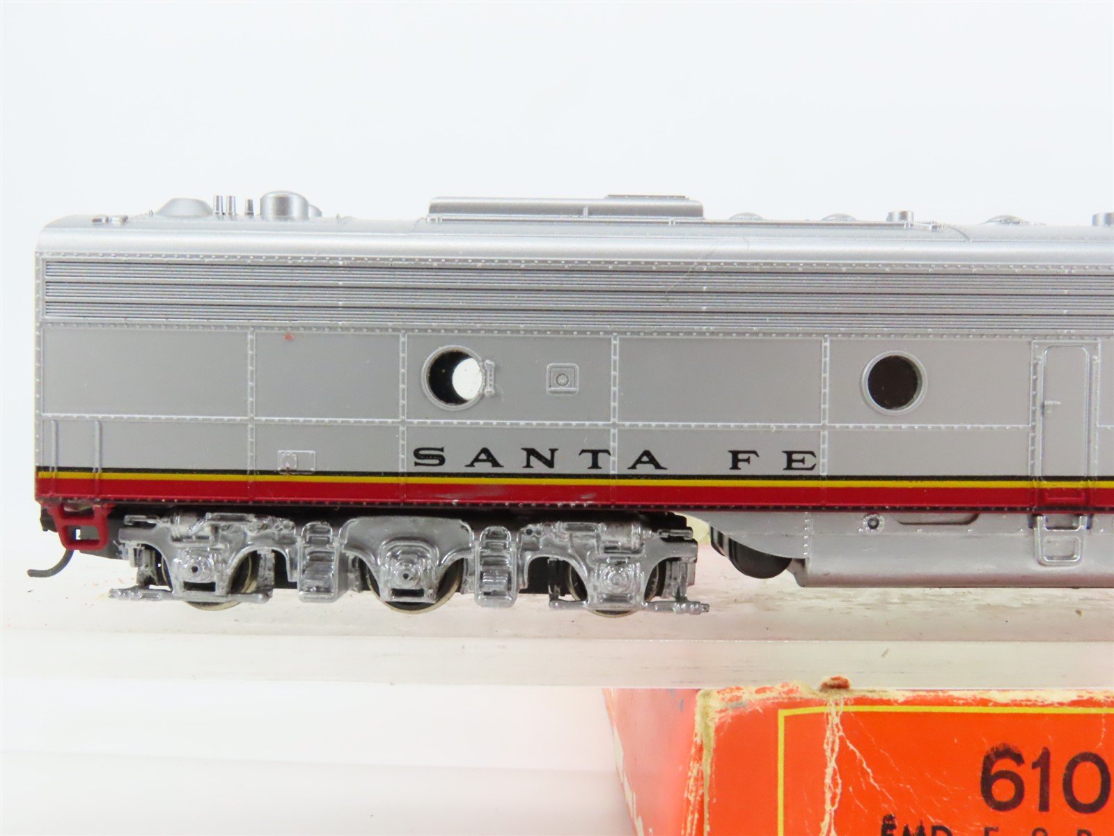 HO Scale Rivarossi 6104 ATSF Santa Fe E8B Diesel Locomotive UNPOWERED