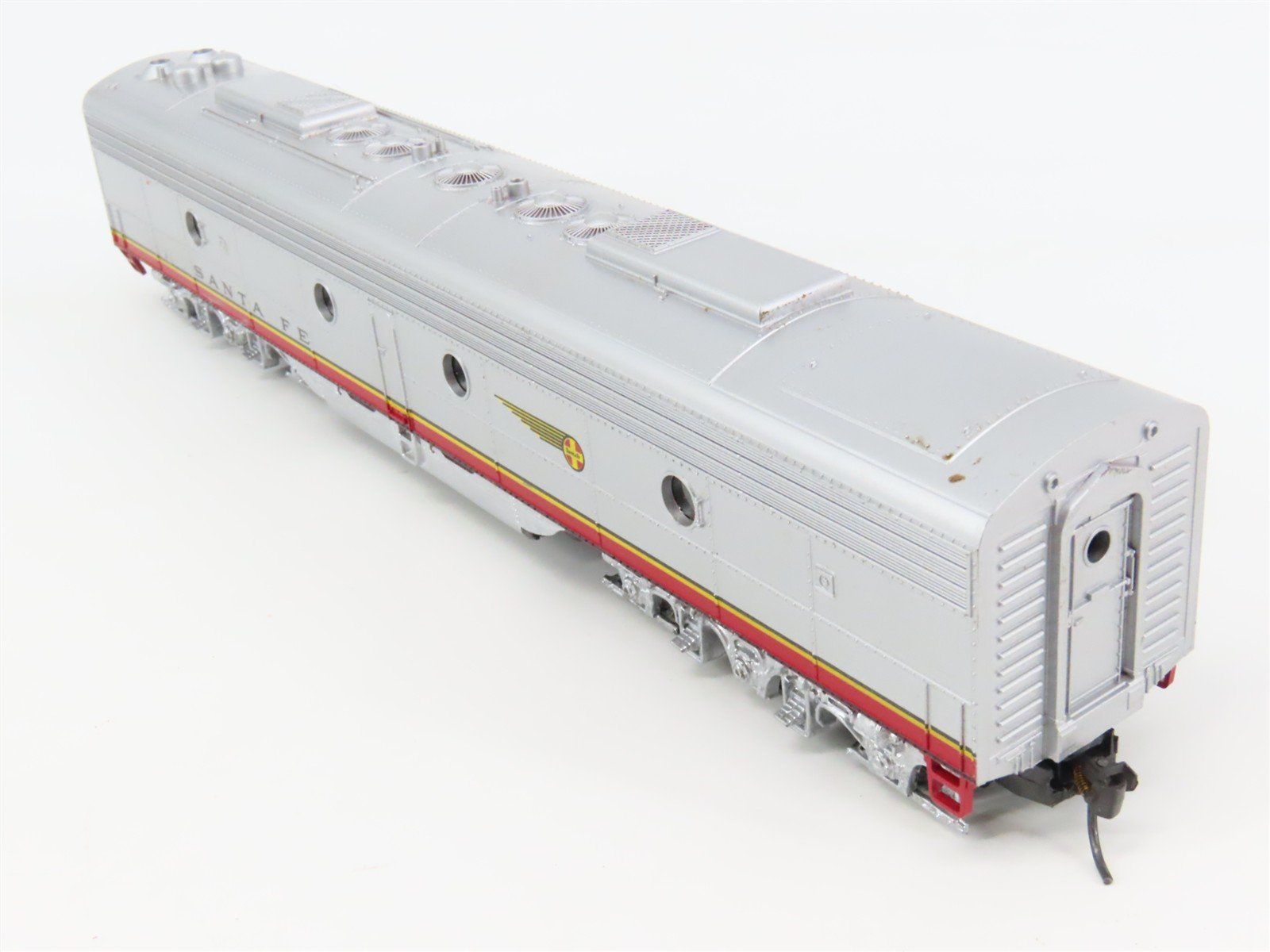 HO Scale Rivarossi 6104 ATSF Santa Fe E8B Diesel Locomotive UNPOWERED
