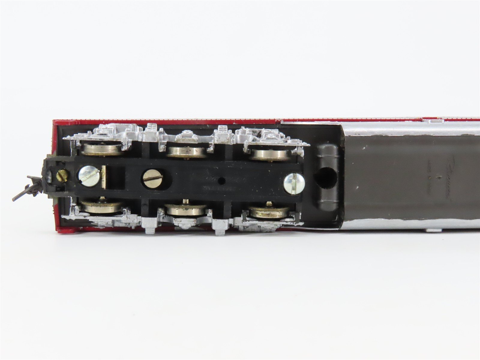 HO Scale Rivarossi 6104 ATSF Santa Fe E8B Diesel Locomotive UNPOWERED