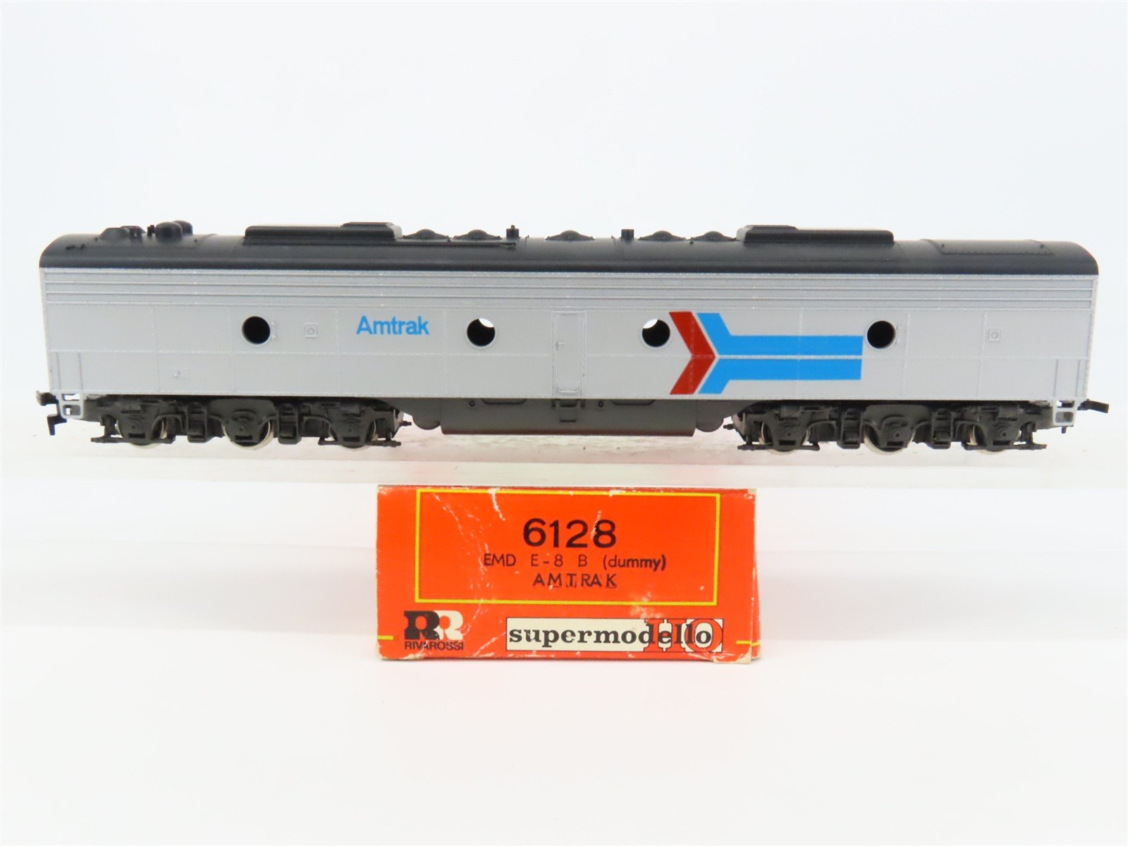 HO Scale Rivarossi 6128 Amtrak E8B Diesel Locomotive UNPOWERED