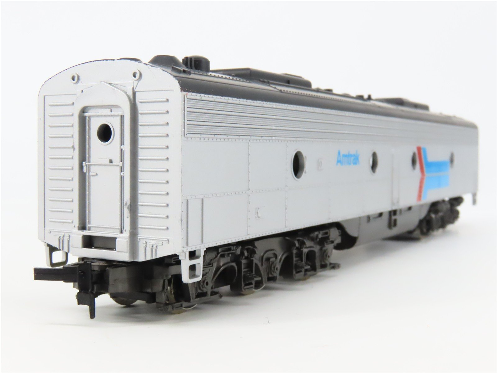 HO Scale Rivarossi 6128 Amtrak E8B Diesel Locomotive UNPOWERED