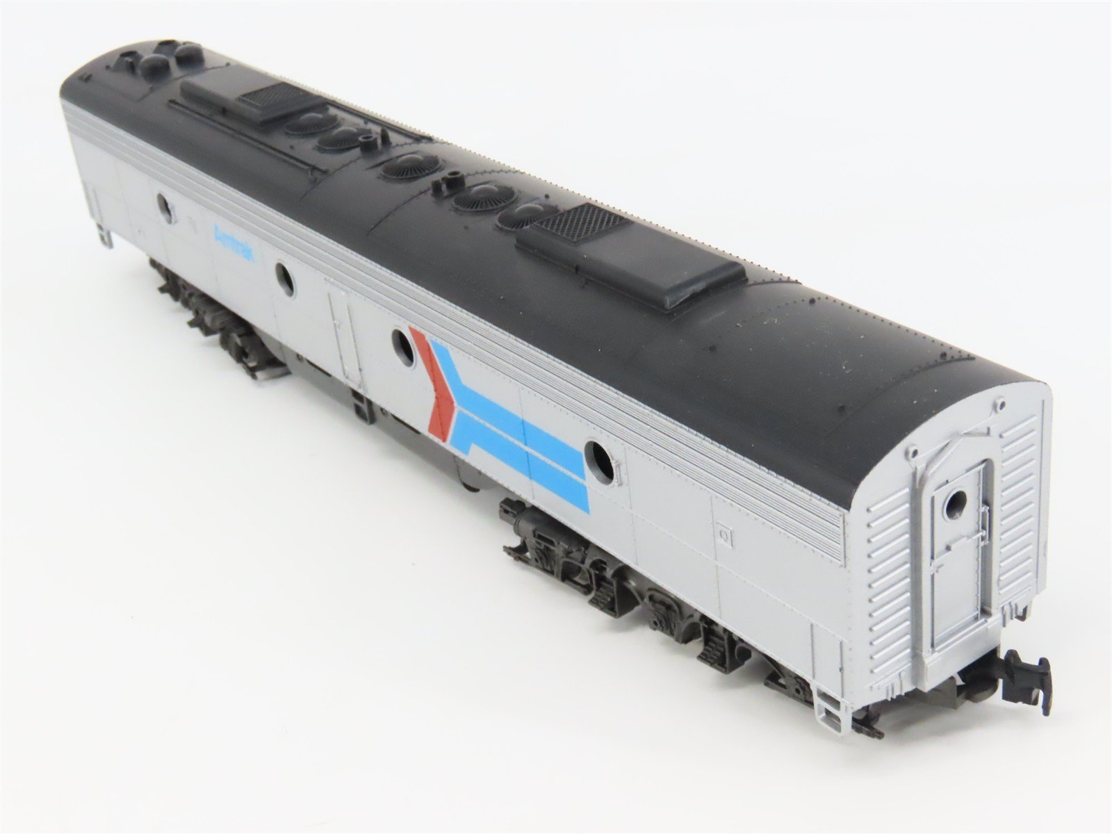 HO Scale Rivarossi 6128 Amtrak E8B Diesel Locomotive UNPOWERED