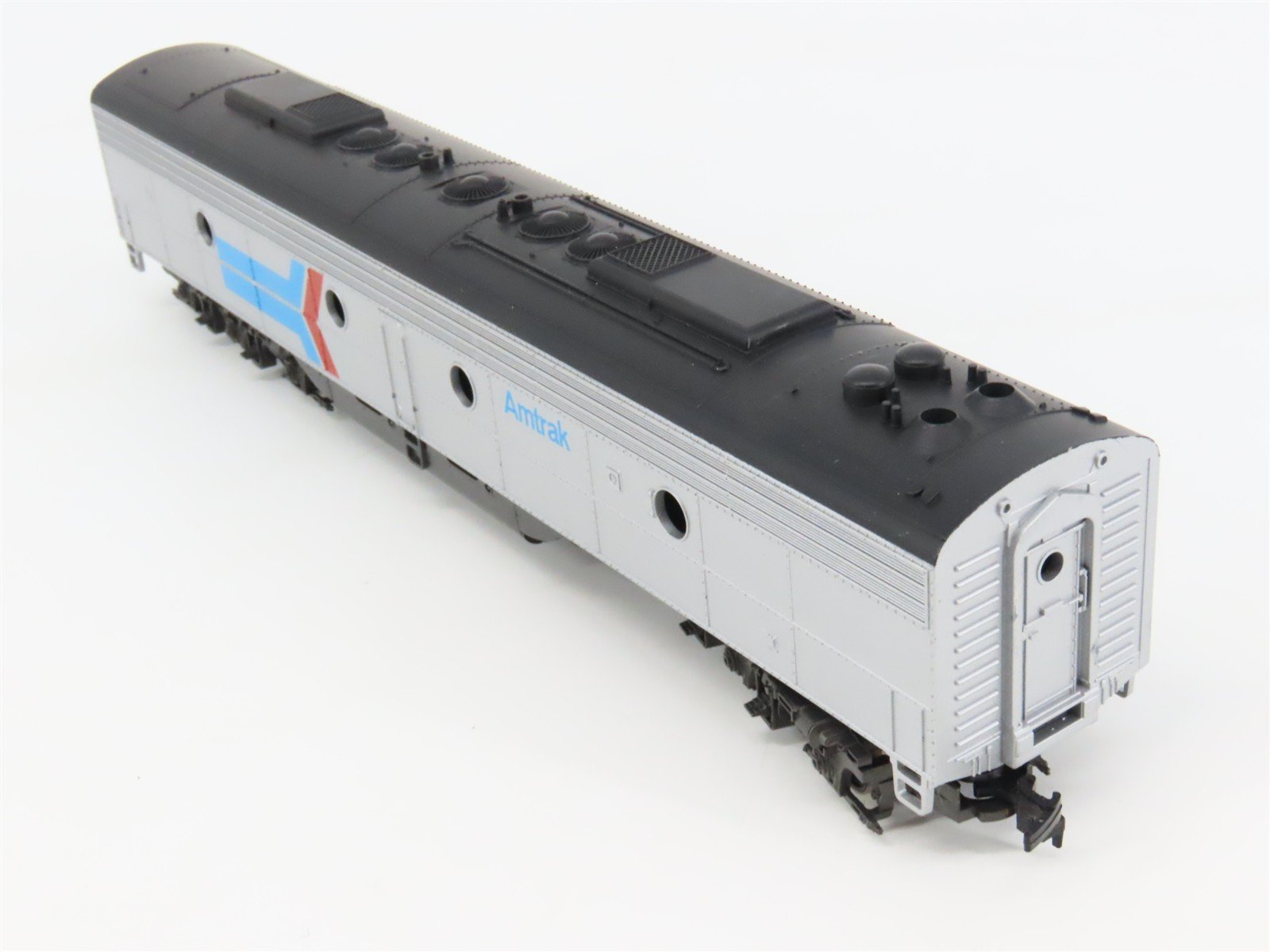 HO Scale Rivarossi 6128 Amtrak E8B Diesel Locomotive UNPOWERED