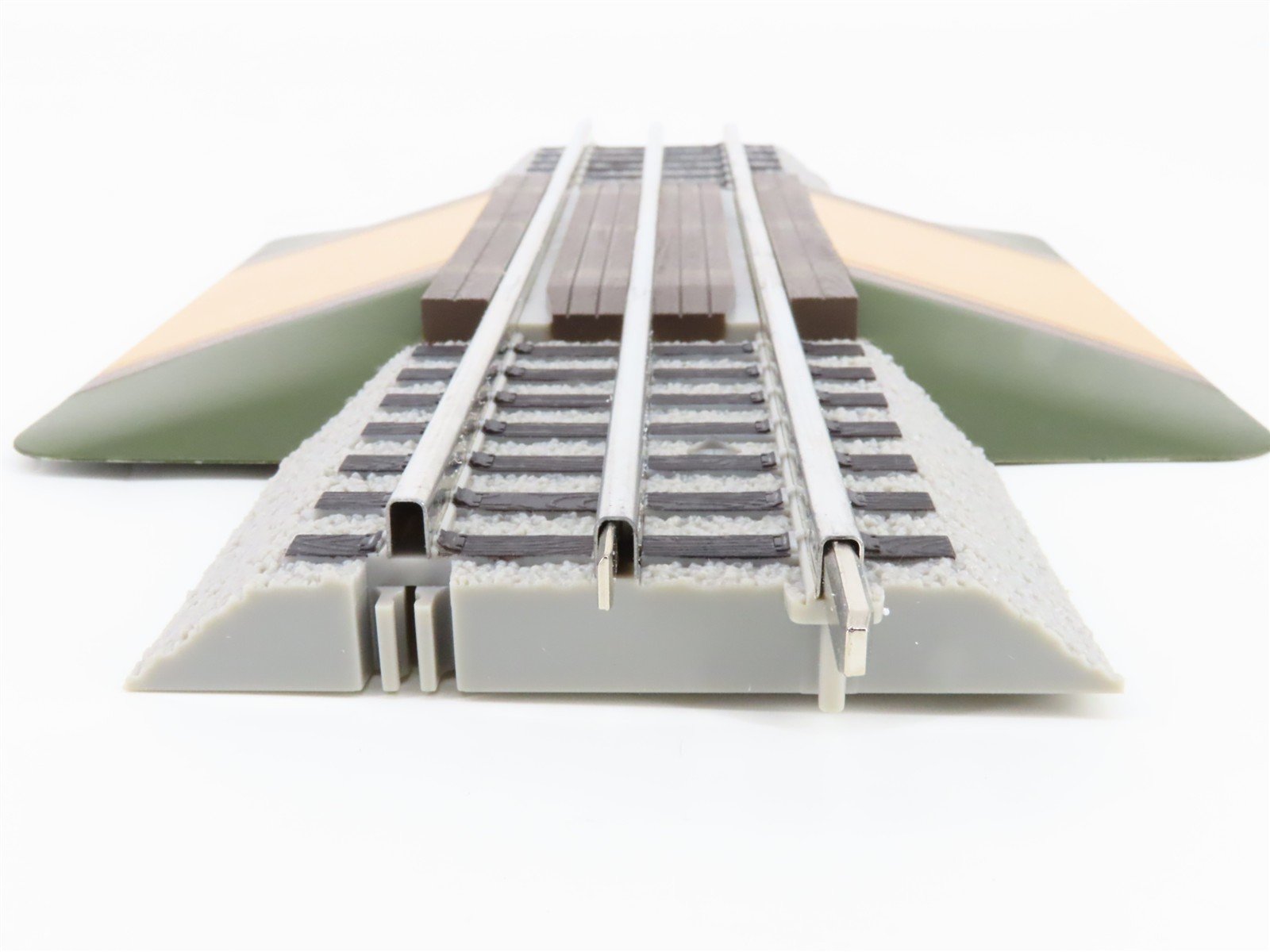 O Gauge 3-Rail Lionel 6-12036 Grade Crossing Track Piece 2-Pack