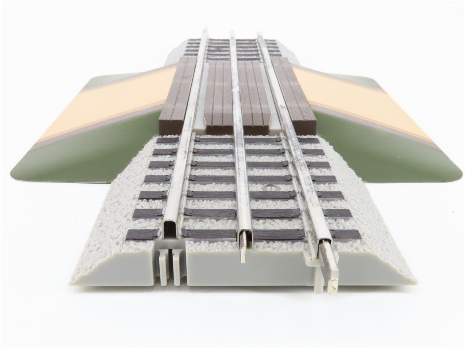 O Gauge 3-Rail Lionel 6-12036 Grade Crossing Track Piece 2-Pack