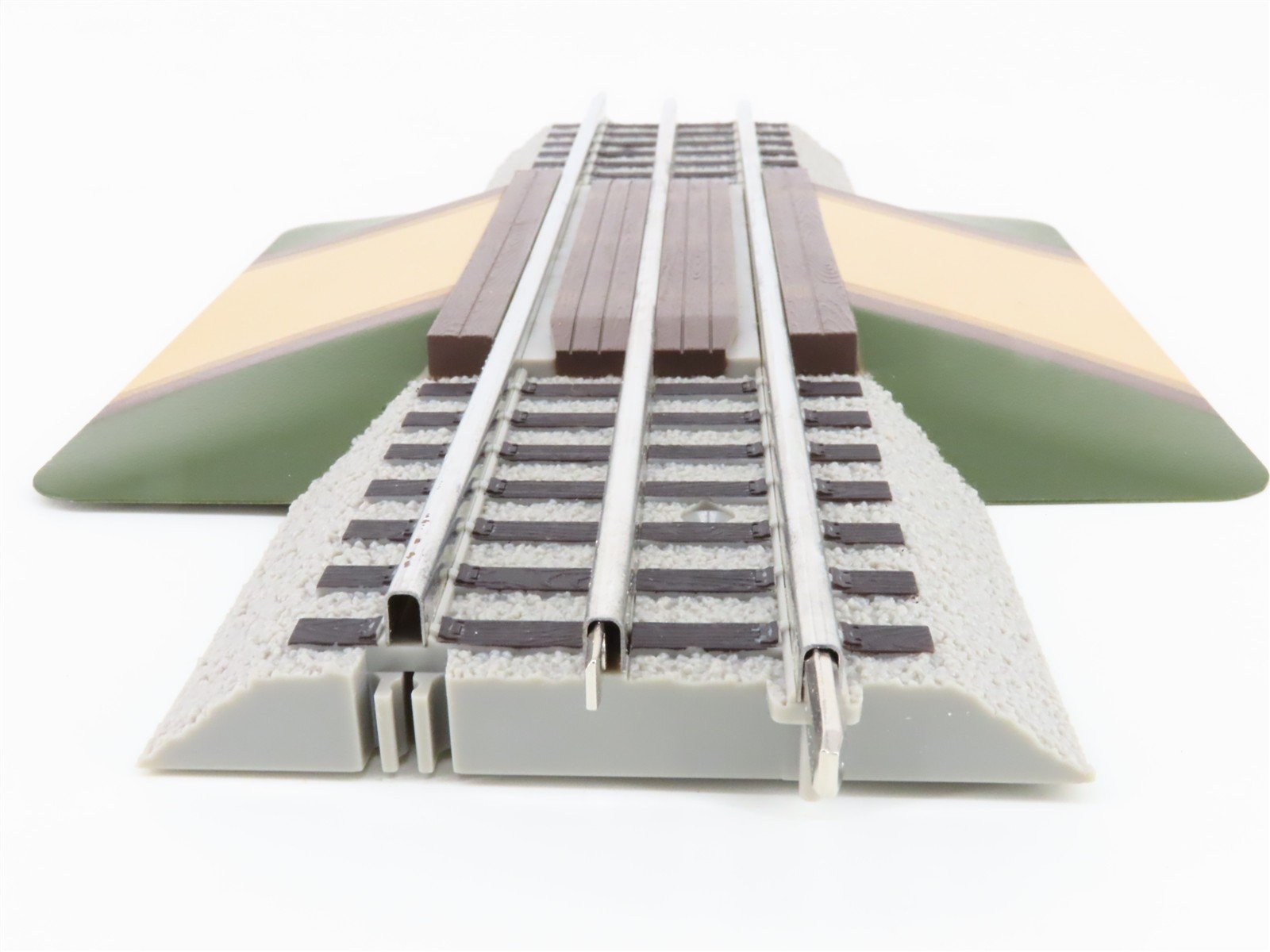 O Gauge 3-Rail Lionel 6-12036 Grade Crossing Track Piece 2-Pack