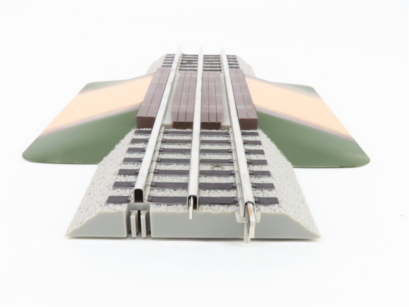 O Gauge 3-Rail Lionel 6-12036 Grade Crossing Track Piece 2-Pack