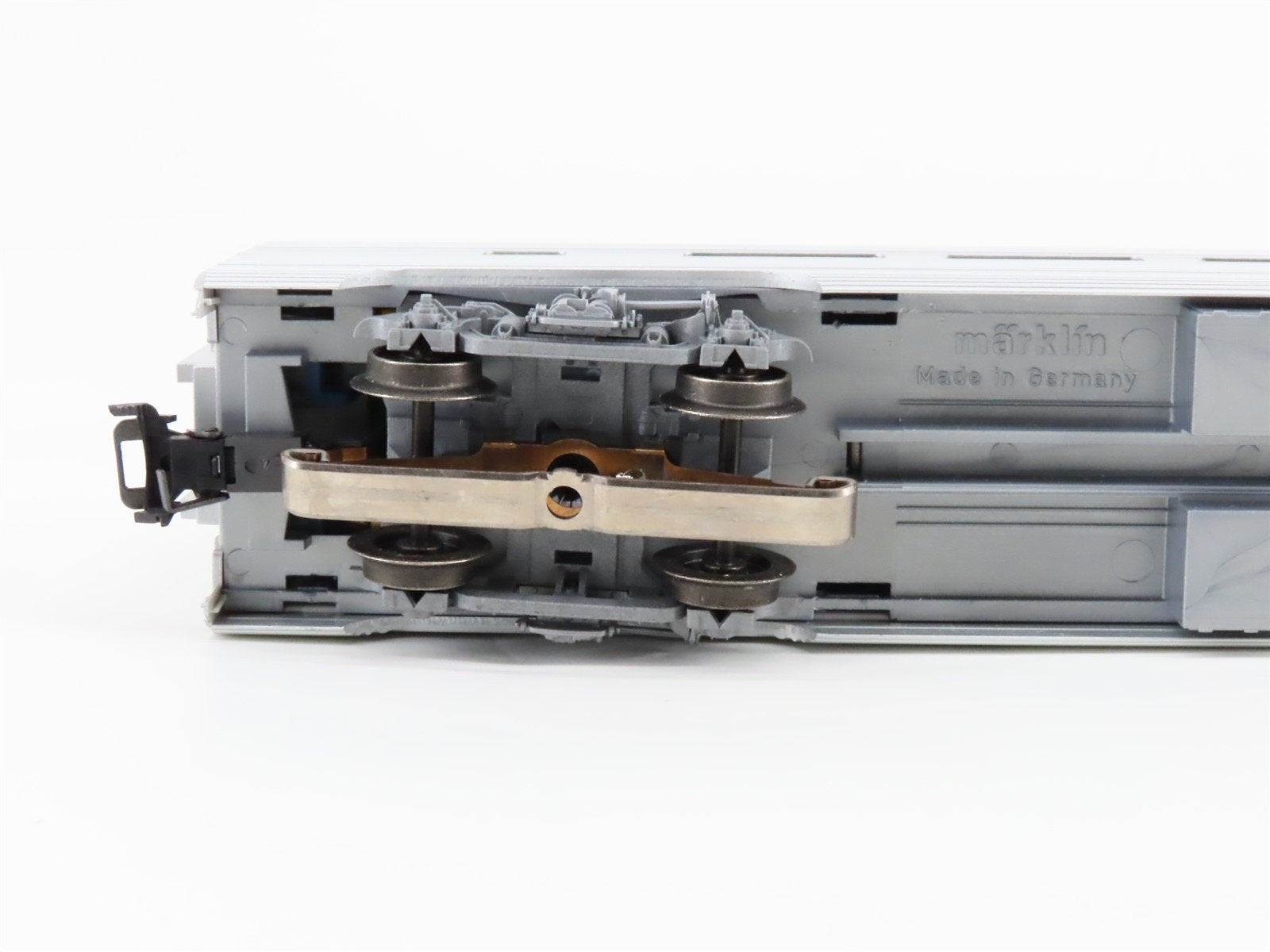 HO Scale 3-Rail AC Marklin ATSF Santa Fe Coach Passenger Car #2818