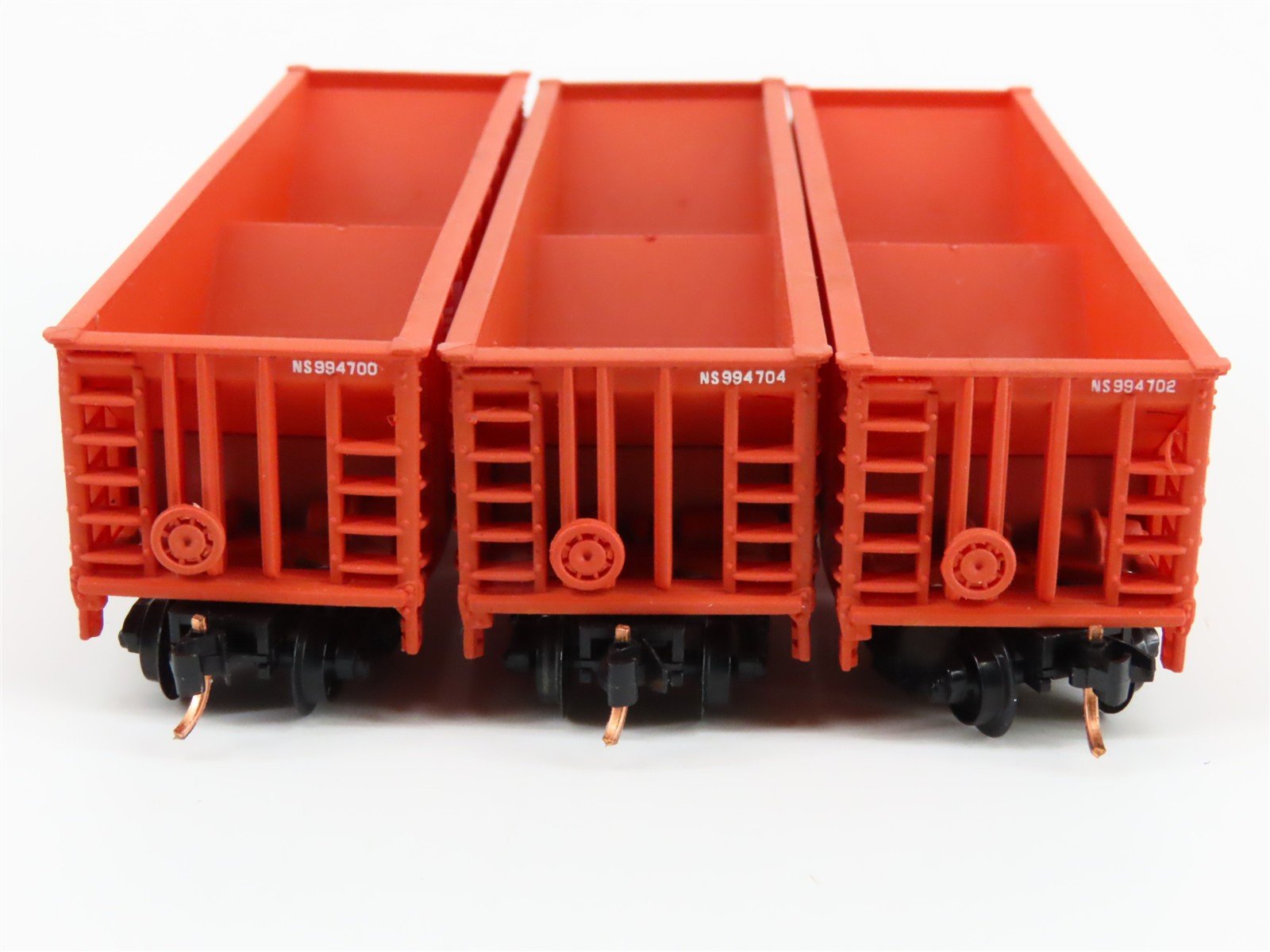 N Scale Walthers 932-38707 NS Norfolk Southern Ballast Hopper 3-Pack