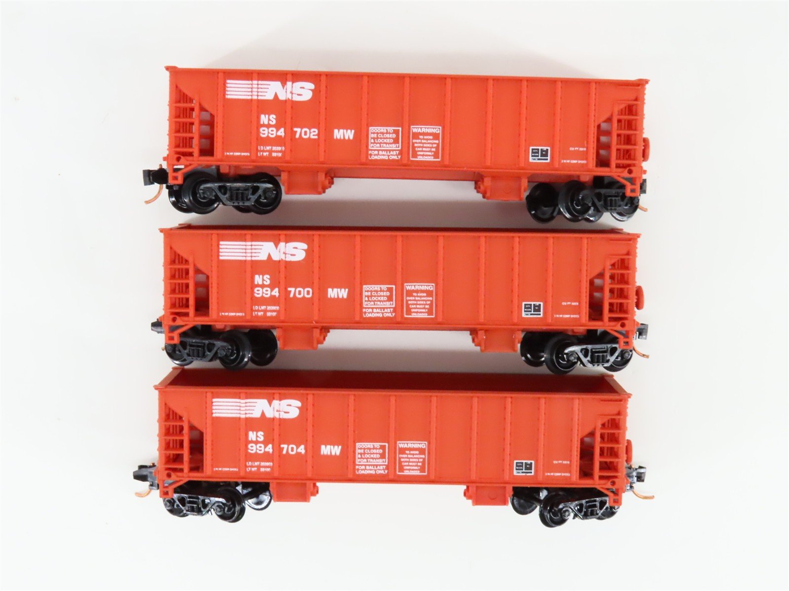 N Scale Walthers 932-38707 NS Norfolk Southern Ballast Hopper 3-Pack