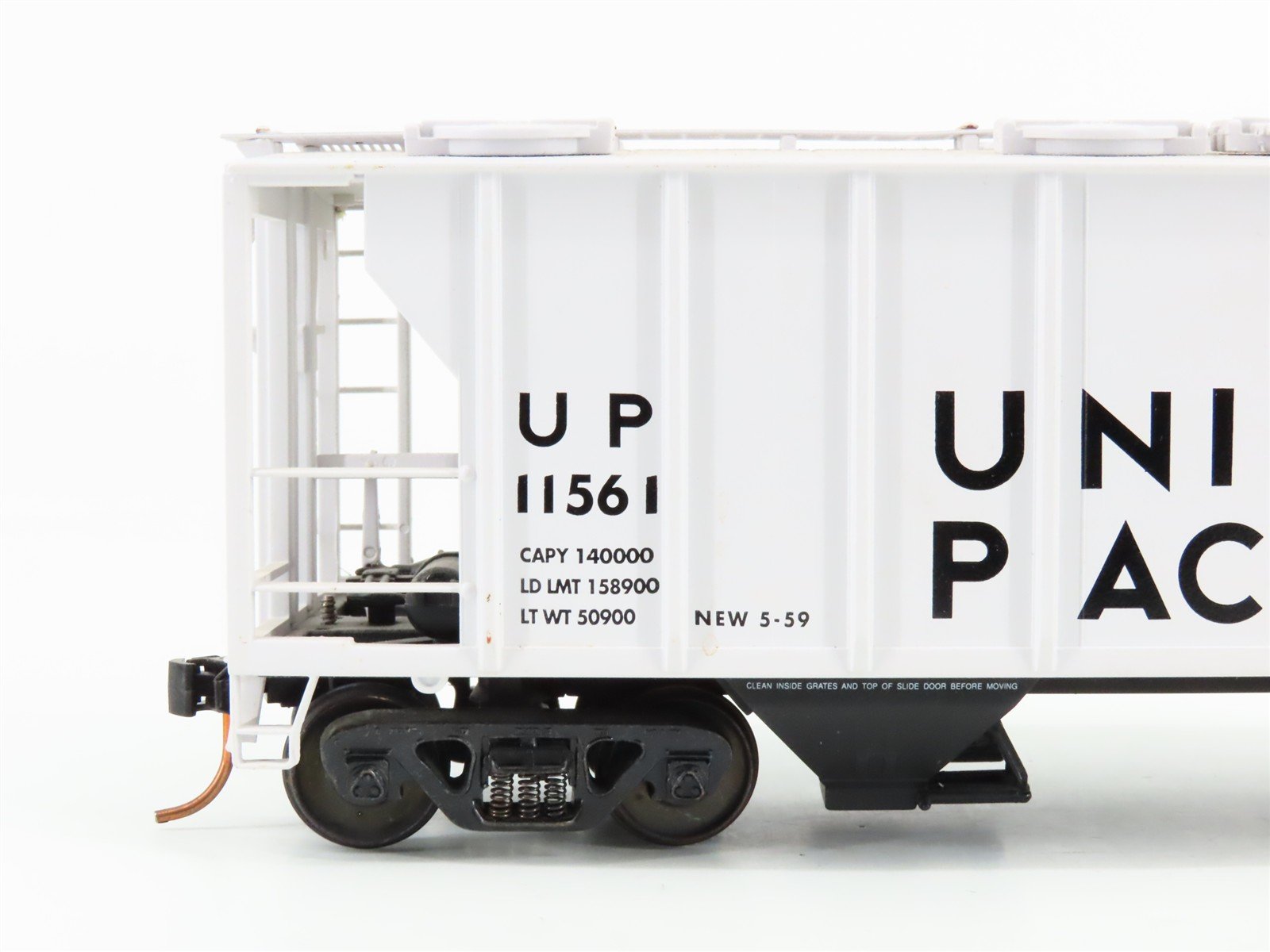 S Scale Showcase UP Union Pacific 2-Bay Covered Hopper #11561