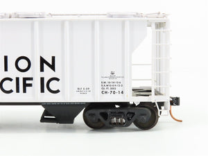 S Scale Showcase UP Union Pacific 2-Bay Covered Hopper #11561