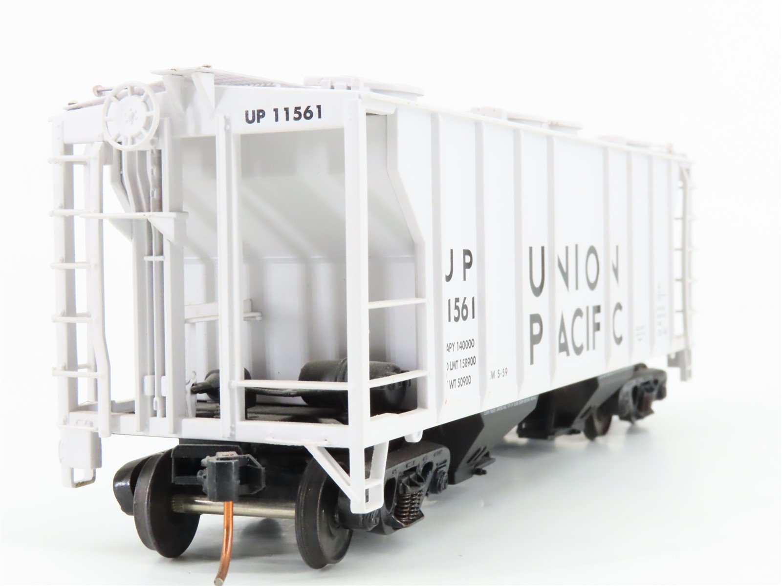 S Scale Showcase UP Union Pacific 2-Bay Covered Hopper #11561