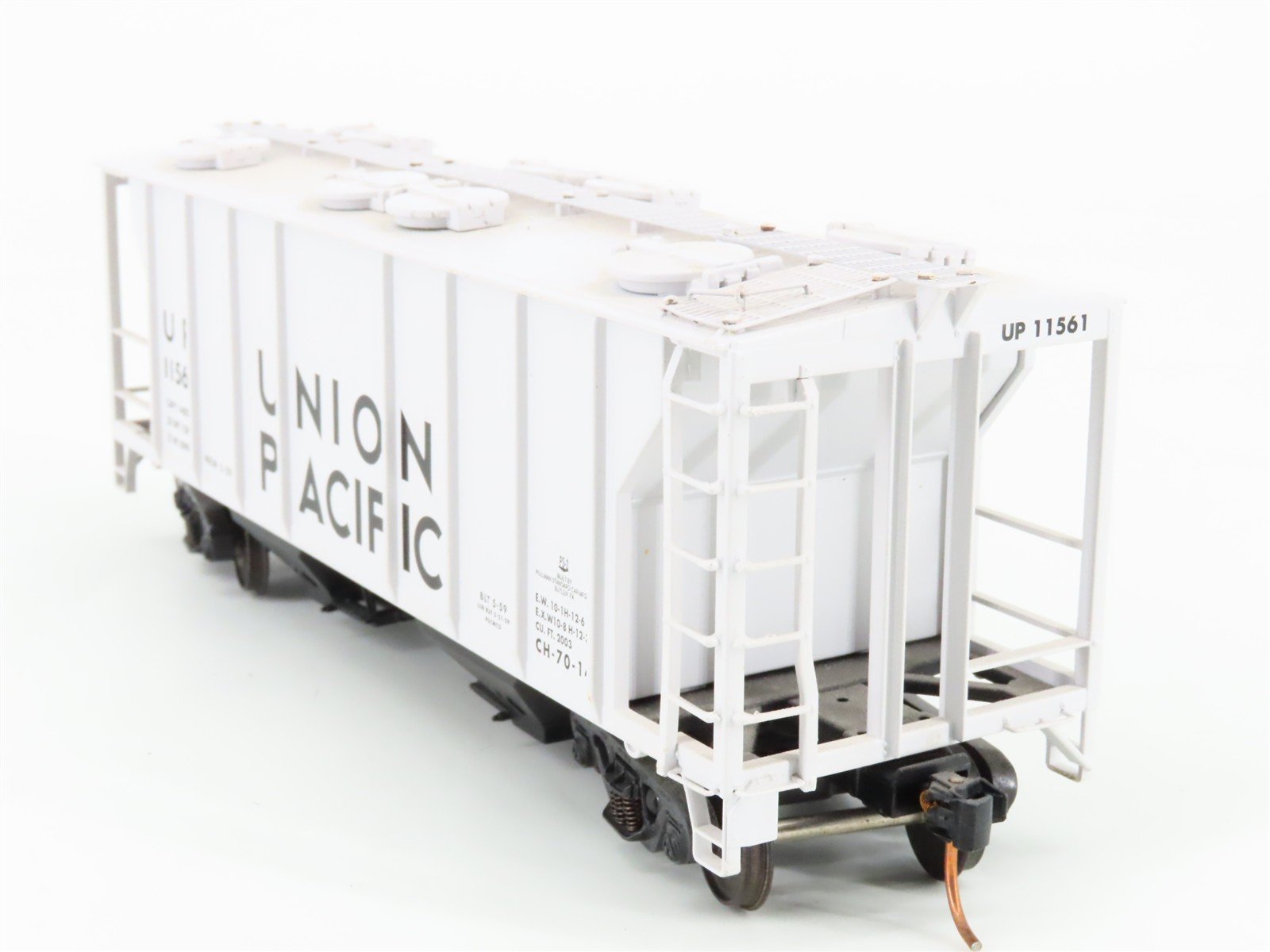 S Scale Showcase UP Union Pacific 2-Bay Covered Hopper #11561