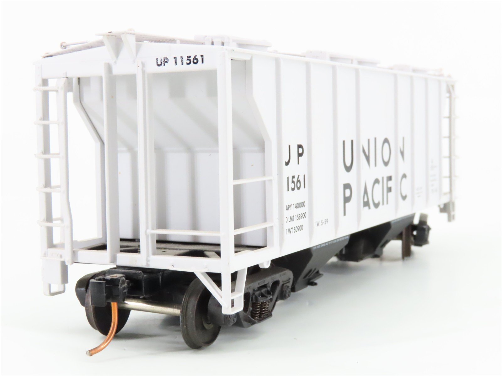 S Scale Showcase UP Union Pacific 2-Bay Covered Hopper #11561